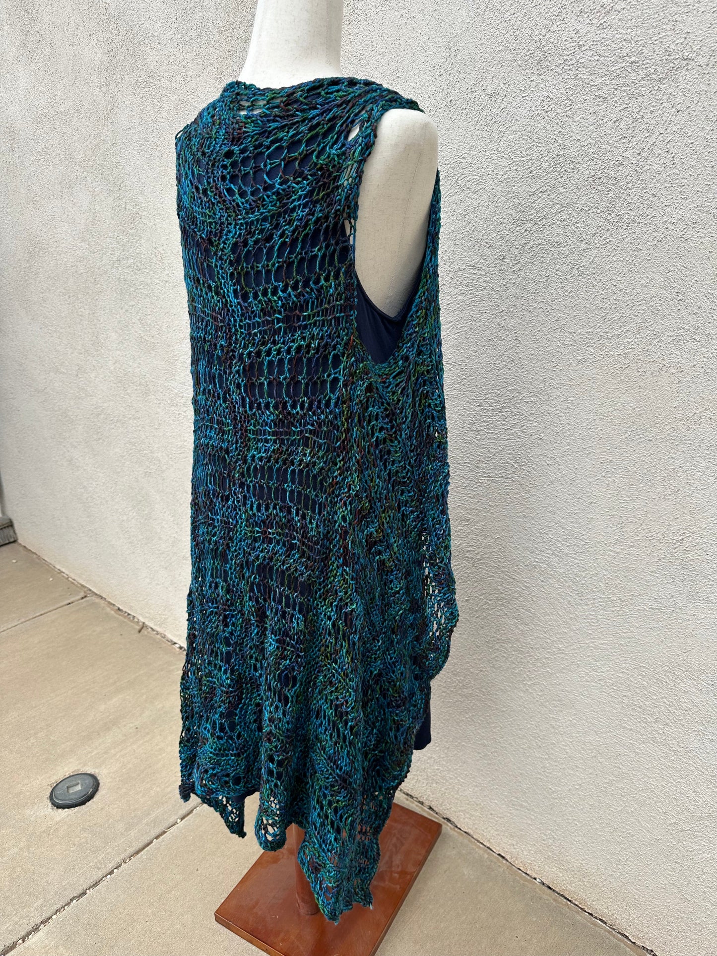 Lace sleeveless Duster in Peacock